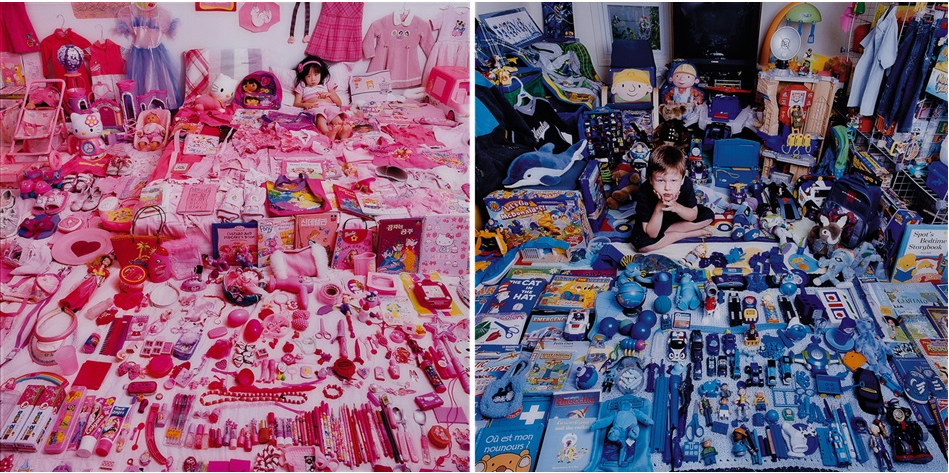 Yoon JeongMee, The Pink Project-SeoWoo and Her Pink Things, The Blue Project-Terry and His Blue Things, 2006. Artnet.fr nuotr.