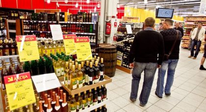 Siūloma, kad apie nuolaidas alkoholiui būtų galima skelbti tik pardavimo vietose. Irmanto Gelūno / 15min nuotr.