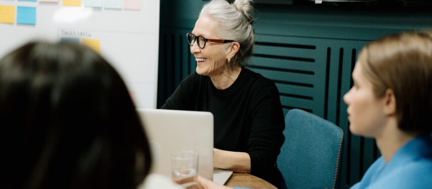 Vyresnio amžiaus moteris darbo rinkoje, pexels.com nuotr.