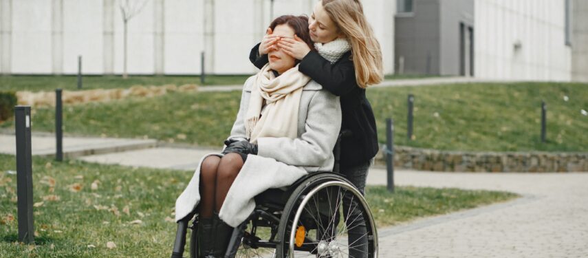 Moteris su negalia