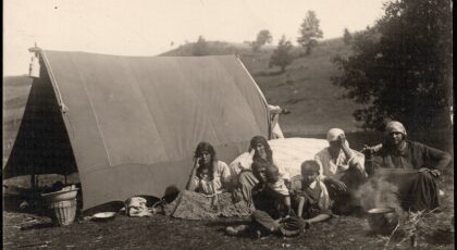 Alytaus romai. Apie 1930 m. Fotografija saugoma Antano Žmuidzinavičiaus kūrinių ir rinkinių muziejuje.