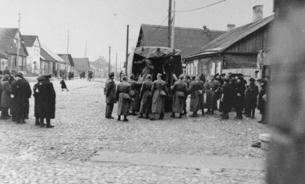 Vokiečių kareiviai ruošiasi reidui Kauno gete, George Kadish/Zvi Kadushin nuotr.
