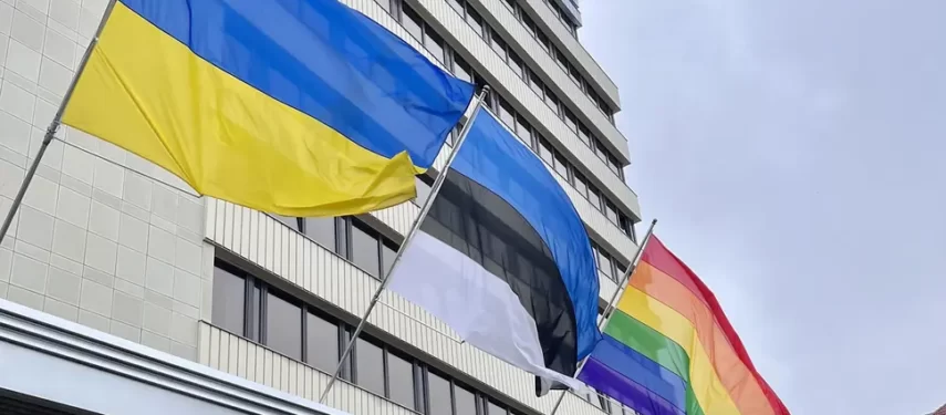 Ukrainos, Estijos ir LGBTIQ bendruomenės vėliavos.