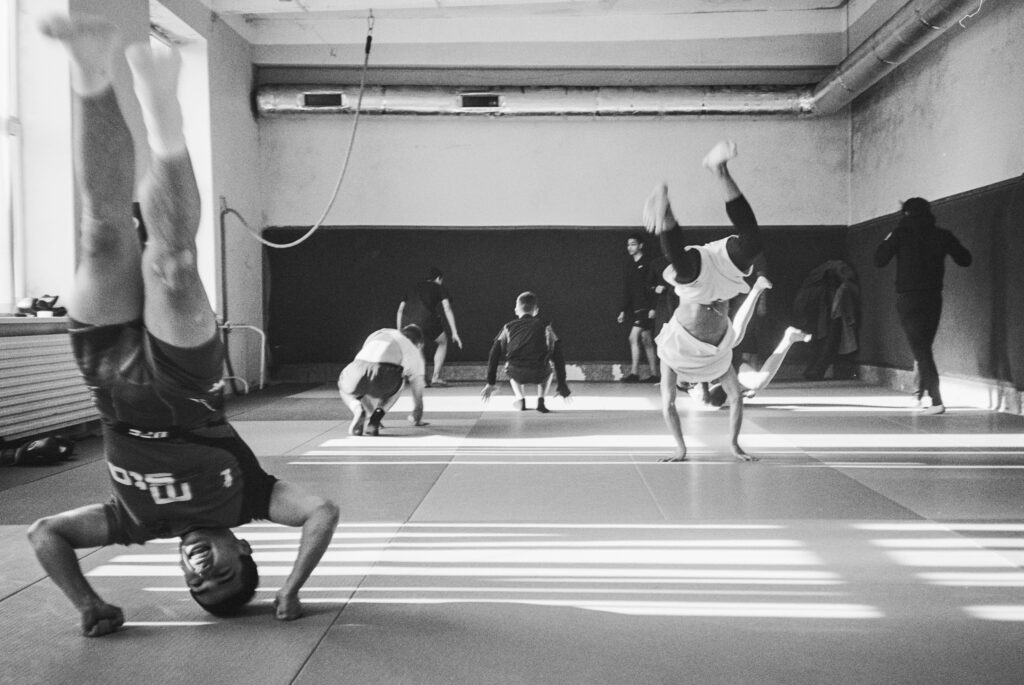 Romų sportininkų treniruotė Vilniuje ruošiantis MMA varžyboms Jungtiniuose Arabų Emyratuose, Karolio Vyšniausko nuotr.