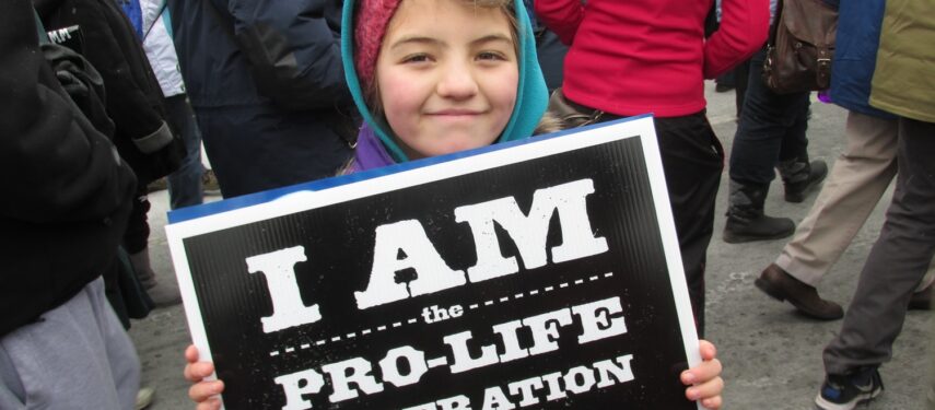Mergaitė prieš abortus nukreiptoje demonstracijoje 2013 m. JAV, wikimedia nuotr.
