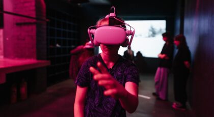 Virtualios realybės edukacijos akimirka, „Nepatogaus kino klasės“ nuotr.