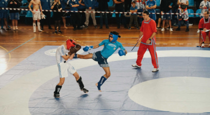 Romų jaunuolis iš Vilniaus kovoja čempionate, „Padėk Pritapti“ „Facebook“ nuotr.